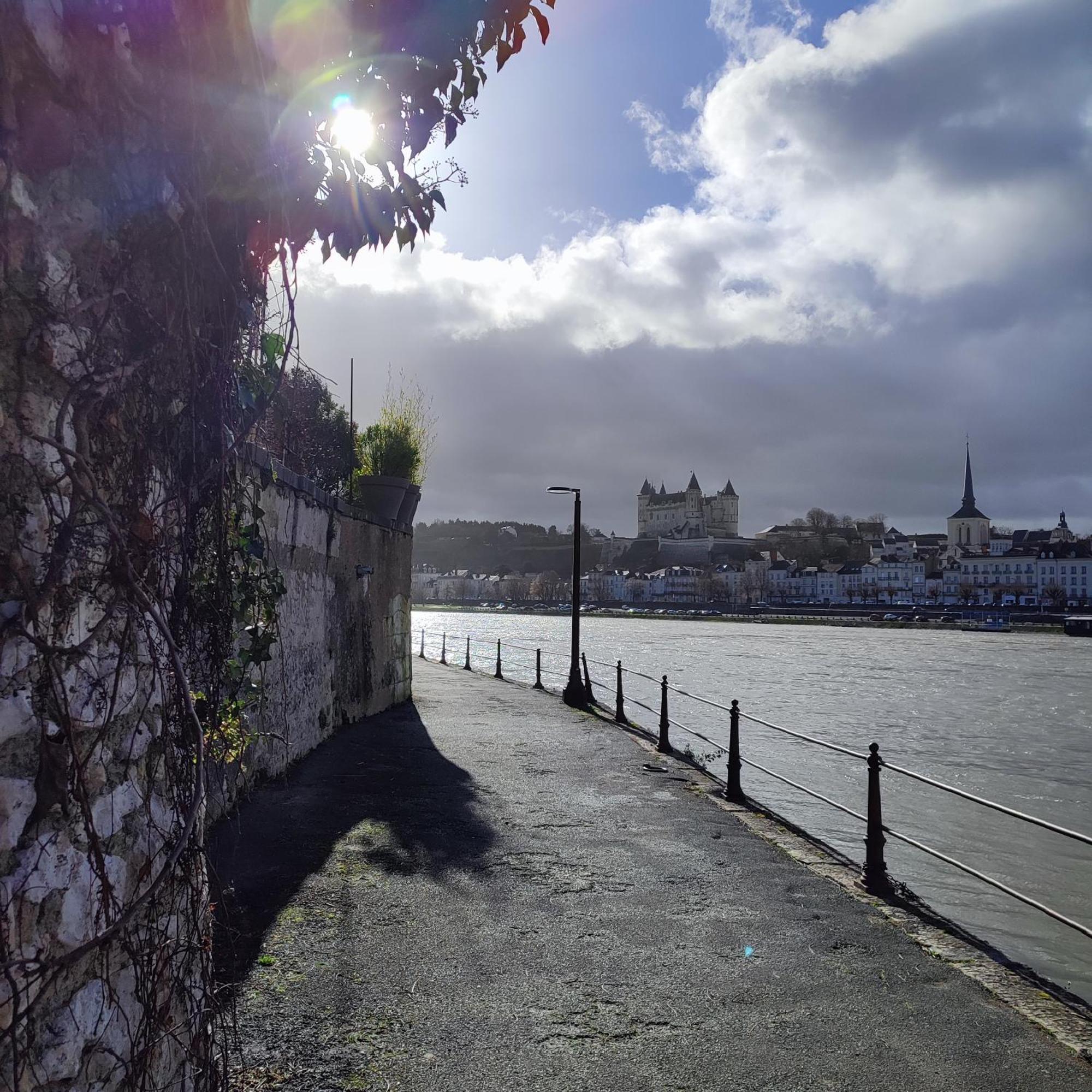 Une - Halte Entre Les Ponts - En Toute Simplicite Saumur Exteriér fotografie