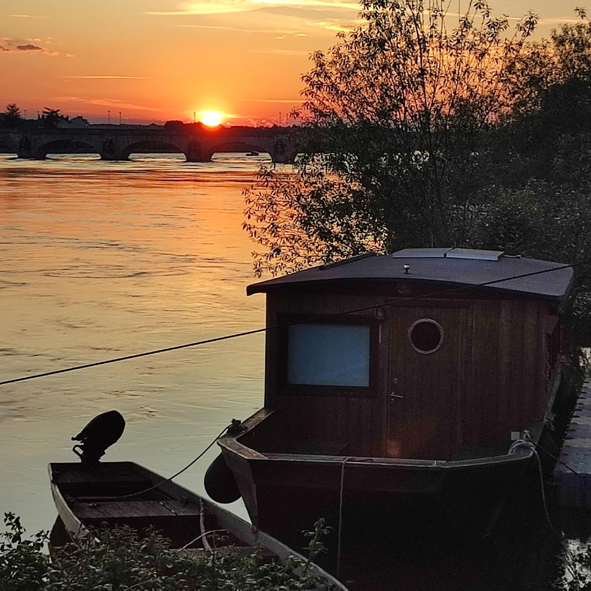 Une - Halte Entre Les Ponts - En Toute Simplicite Saumur Exteriér fotografie